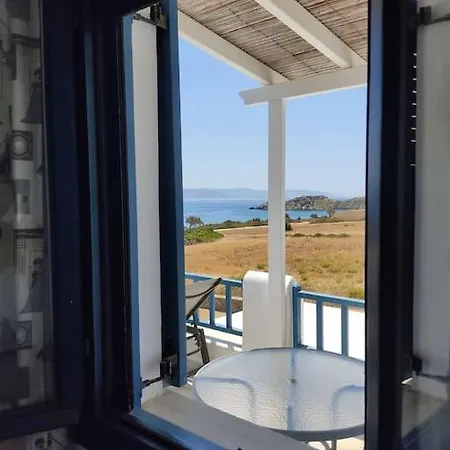 Peaceful Getaway For 2 - Amazing Sea View/sunbeds! شقة